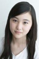 山口麻友