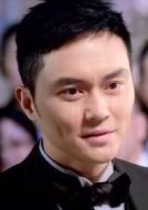 張?zhí)┝? /><p>張?zhí)┝?演員：張智霖</p>富家子，因其帥氣外表周游于形形色色的女子之間，偶然結(jié)識了護士鄺美寶，殊不知美寶是愛情安全感缺乏癥患者，令其生活受到極大困擾</li><li><img src=