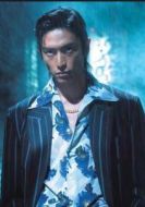 龍洋一