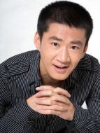 牛勝（李嘉明飾演）