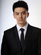 于大河（鐵政飾演）