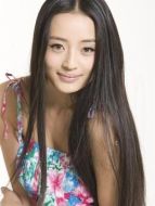 秋（秦雪飾演）