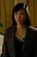 張?jiān)? /><p>張?jiān)?演員：王黎雯</p>薛風(fēng)助理，大學(xué)主修工程化學(xué)。外表清新干練，內(nèi)則心思縝密。大學(xué)畢業(yè)后撕掉去美國留學(xué)的簽證，一直跟隨薛風(fēng)走南闖北，是薛風(fēng)的得力助手。在與薛風(fēng)的多年相處中，漸漸愛上了他。她是薛風(fēng)眼中的好女孩，只可惜薛風(fēng)早已心有所屬，兩人的結(jié)局才會(huì)有因無果。</li><li><img src=